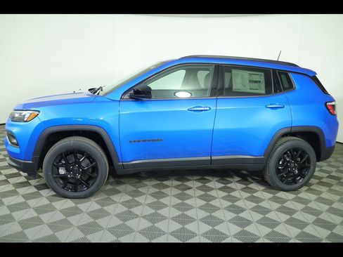 New 2026 Jeep Compass Latitude image 2