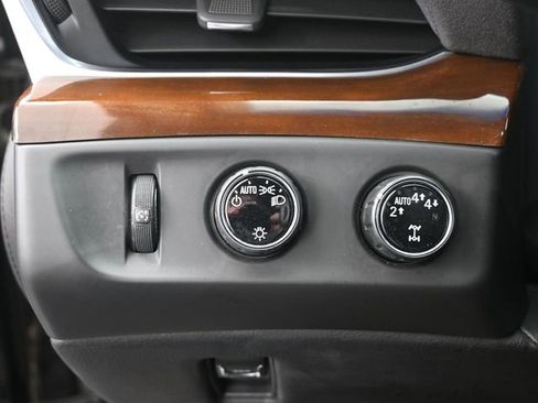 Used 2018 Cadillac Escalade ESV Premium Luxury image 16