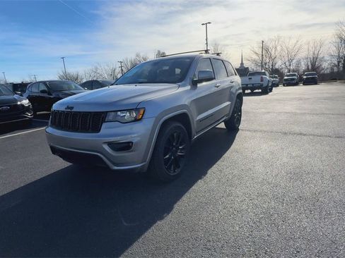 Used 2021 Jeep Grand Cherokee Laredo X image 4