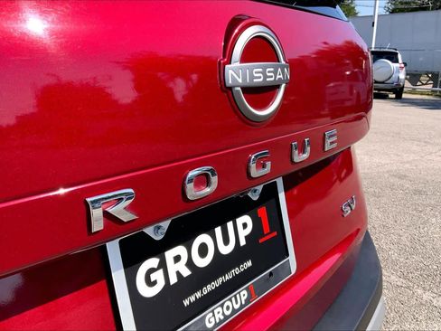 Used 2023 Nissan Rogue SV FWD image 31