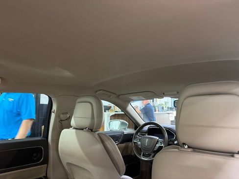 Used 2020 Lincoln Continental w/ Premium Package FWD image 11