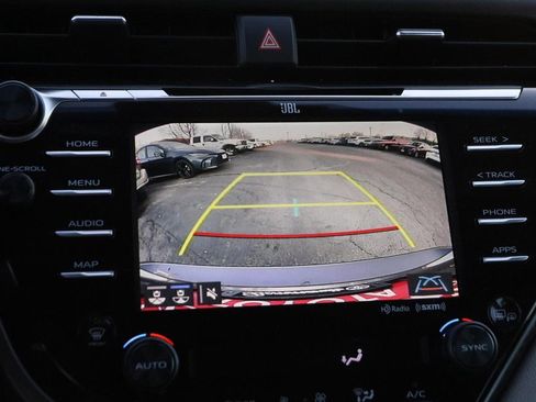 Used 2020 Toyota Camry XLE image 17