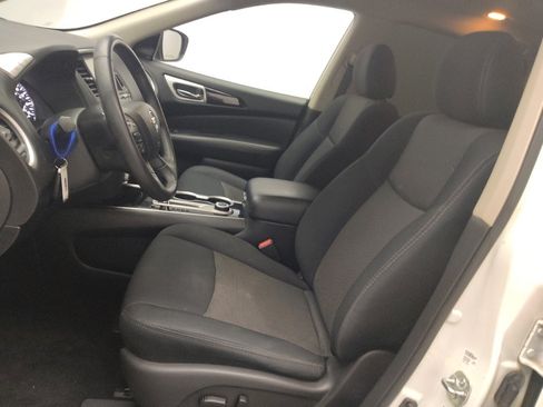 Used 2019 Nissan Pathfinder SV AWD/4WD image 17