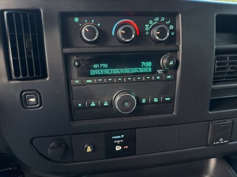 Used 2016 Chevrolet Express 3500 Extended RWD image 13
