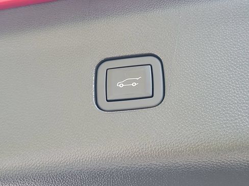 Used 2024 Buick Enclave Premium w/ Experience Buick Package FWD image 11
