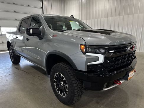 Used 2023 Chevrolet Silverado 1500 ZR2 w/ Technology Package AWD/4WD image 2