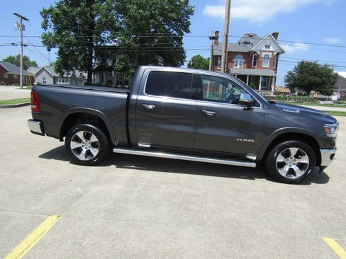 Used 2021 RAM 1500 Laramie AWD/4WD image 2