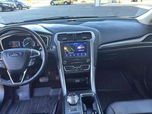 Used 2020 Ford Fusion SEL image 24