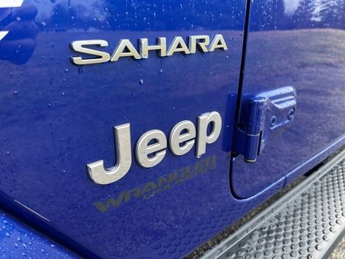 Used 2018 Jeep Wrangler Unlimited Sahara w/ Cold Weather Group image 11