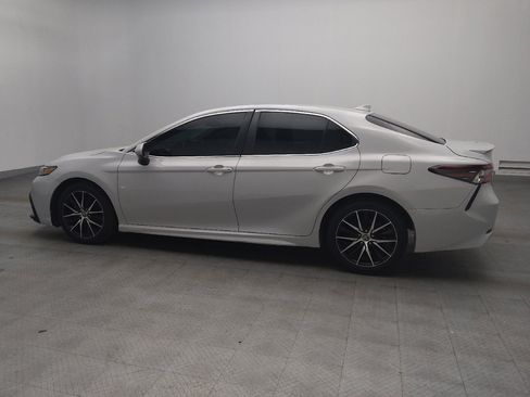 Used 2023 Toyota Camry SE image 3