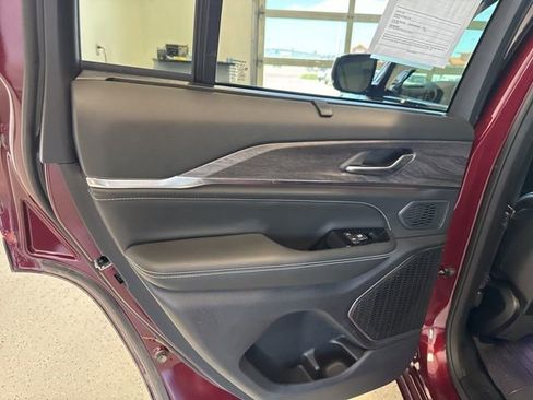Used 2024 Jeep Grand Cherokee Overland w/ Luxury Tech Group IV AWD/4WD image 44