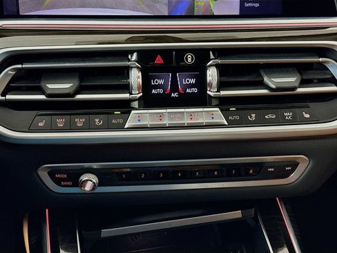 Used 2019 BMW X7 xDrive40i w/ Premium Package AWD/4WD image 16