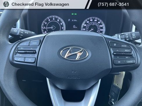 Used 2021 Hyundai Venue SE image 30