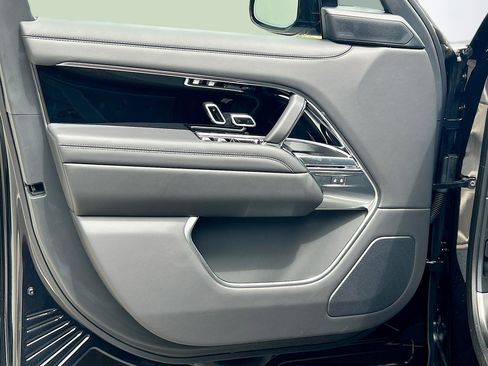 New 2025 Land Rover Range Rover SE image 16