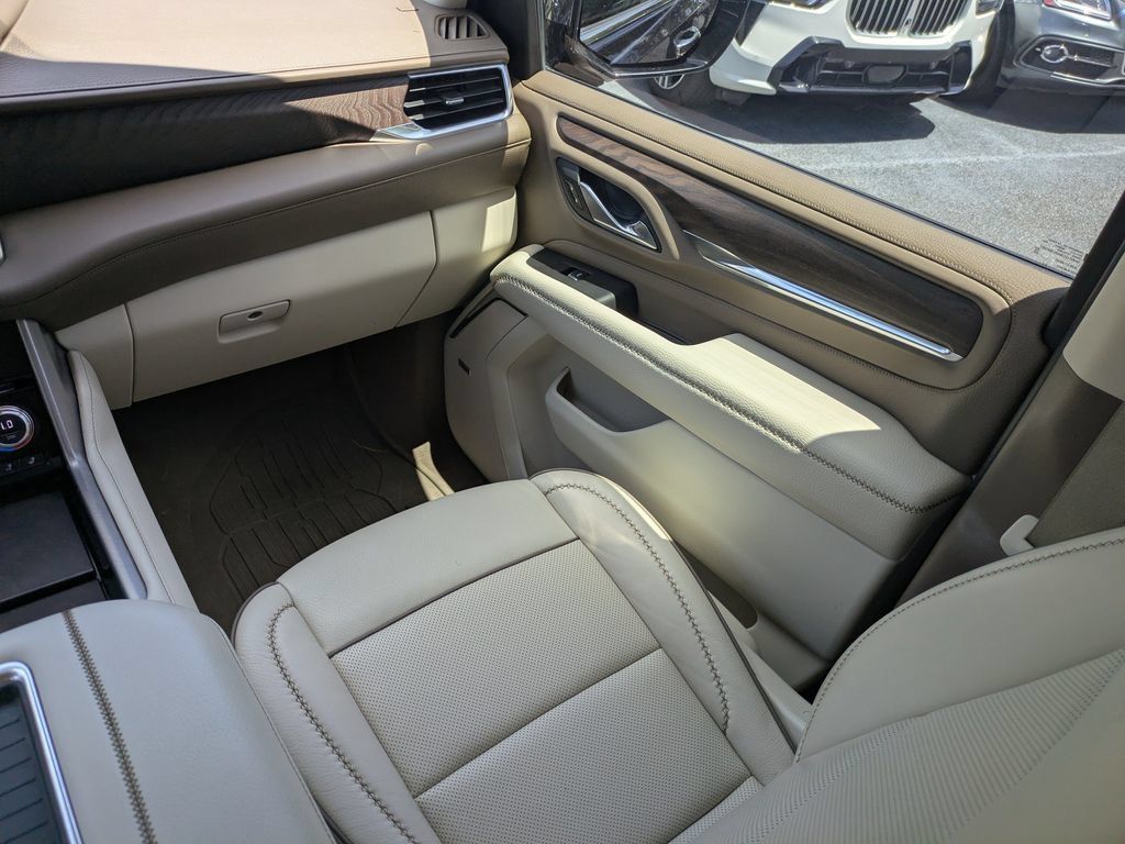 Used 2023 GMC Yukon Denali RWD image 18