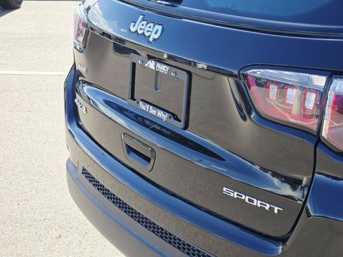 Used 2018 Jeep Compass Sport w/ Cold Weather Group AWD/4WD image 57