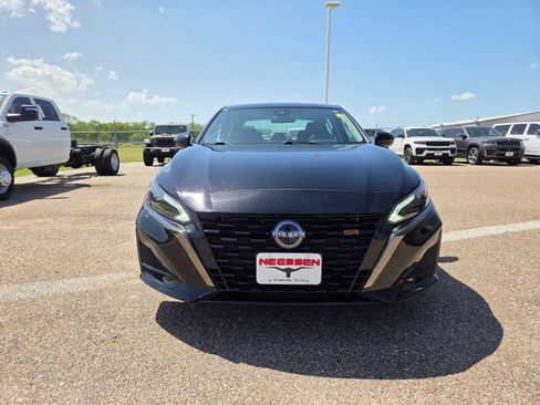 Used 2024 Nissan Altima 2.5 SR FWD image 2