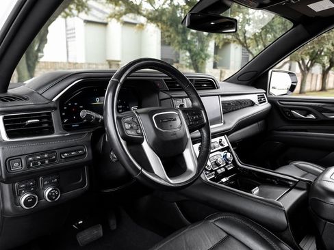 Used 2022 GMC Yukon XL Denali image 3