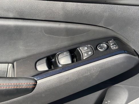 Used 2024 Nissan Altima 2.5 SR FWD image 13