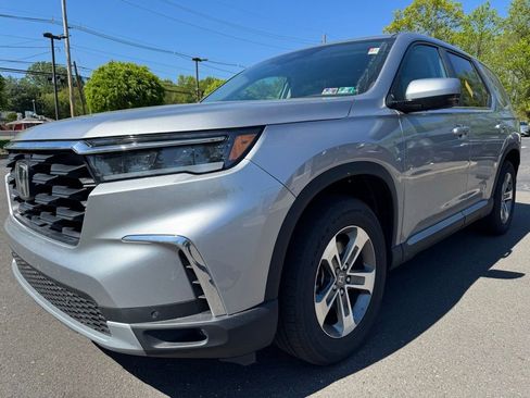 Used 2025 Honda Pilot EX-L image 2