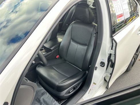 Used 2024 INFINITI Q50 Sensory image 20