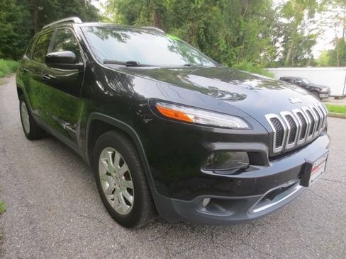 Used 2016 Jeep Cherokee Limited w/ Luxury Group AWD/4WD image 2