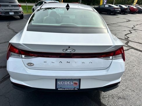 Used 2023 Hyundai Elantra SEL w/ Cargo Package image 5