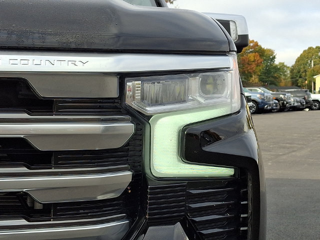 Used 2026 Chevrolet Silverado 1500 High Country w/ High Country Premium Package AWD/4WD image 3
