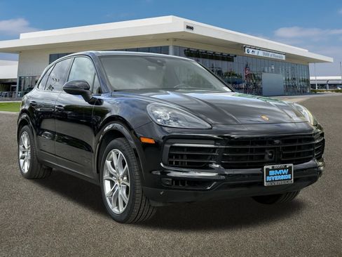 Used 2023 Porsche Cayenne image 2