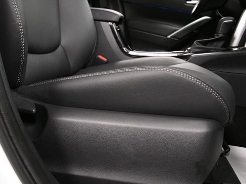 Certified 2022 Toyota Corolla Cross XLE image 28