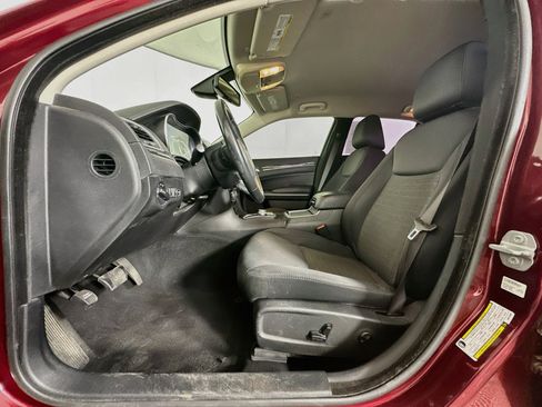 Used 2019 Chrysler 300 Touring w/ Sport Appearance Package RWD image 13