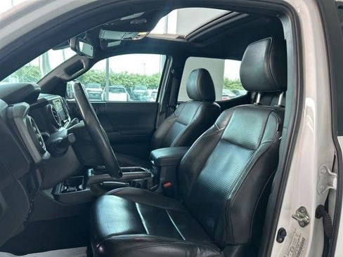 Used 2018 Toyota Tacoma TRD Sport w/ TRD Premium Sport Package RWD image 6