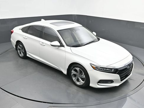 Used 2019 Honda Accord EX image 32