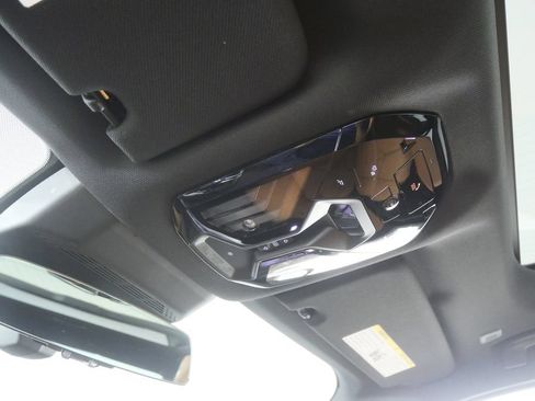 Certified 2025 BMW 740i RWD image 21