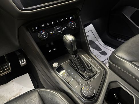 Used 2021 Volkswagen Tiguan SEL Premium R-Line image 18