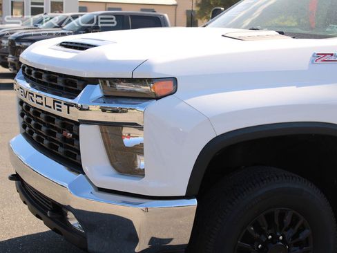 Used 2022 Chevrolet Silverado 3500 LT w/ Convenience Package AWD/4WD image 3