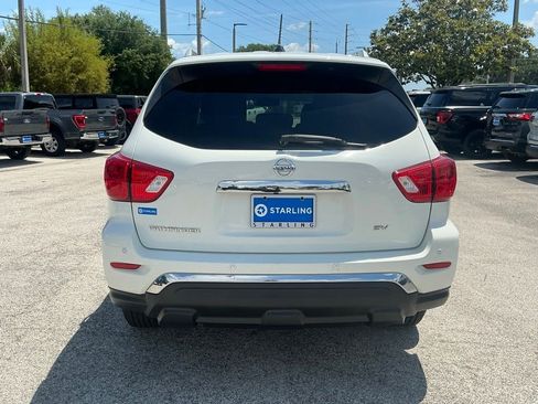 Used 2018 Nissan Pathfinder SV FWD image 5