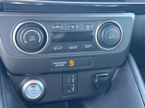 Used 2023 Nissan Leaf S image 18