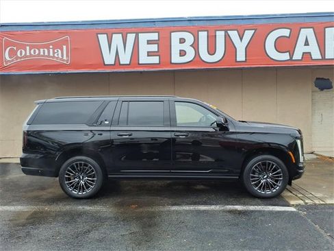 Used 2025 Cadillac Escalade ESV Sport Platinum image 3