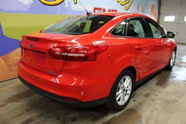 Used 2016 Ford Focus SE w/ SE Winter Package FWD image 4