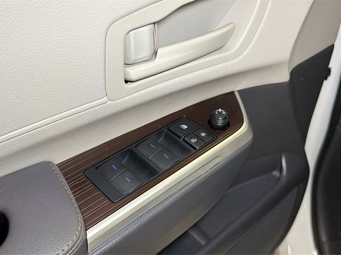 Used 2024 Toyota Sienna LE image 23