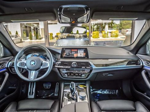 Used 2018 BMW 540i w/ M Sport Package RWD image 3