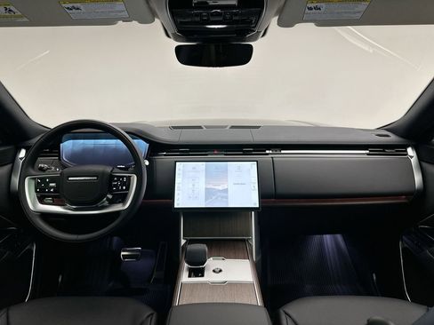New 2026 Land Rover Range Rover Long Wheelbase SE AWD/4WD image 8