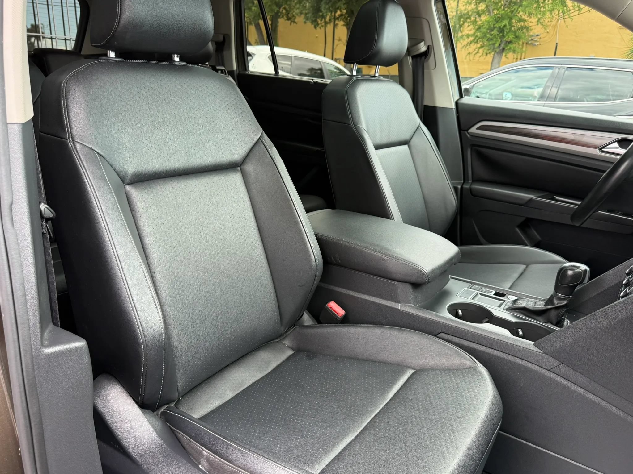 Used 2019 Volkswagen Atlas SE w/ Panoramic Sunroof Package FWD image 14