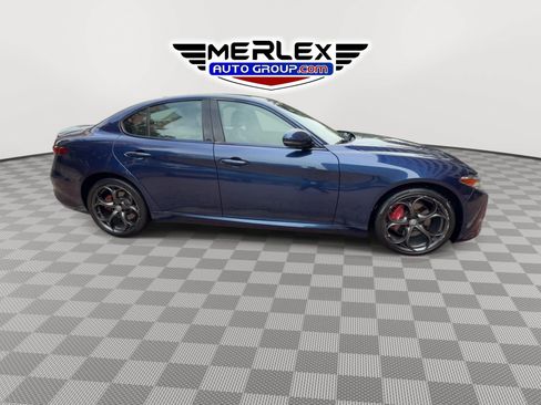 Used 2018 Alfa Romeo Giulia Ti Sport w/ Quick Order Package 22S Sport AWD/4WD image 9