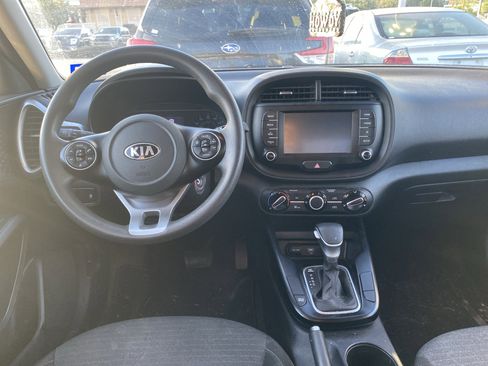 Used 2021 Kia Soul S FWD image 4
