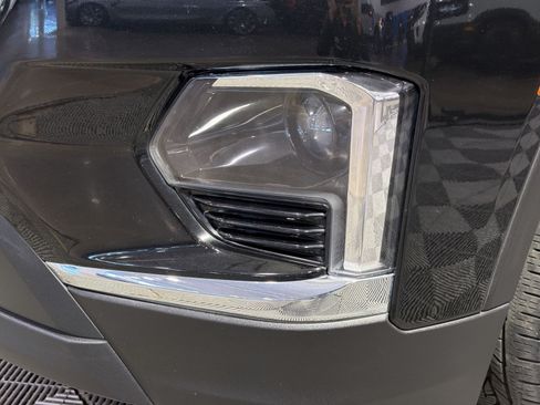 Used 2023 Chevrolet Traverse LS FWD image 14