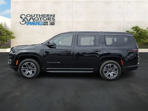 Used 2025 Jeep Wagoneer 4WD image 2