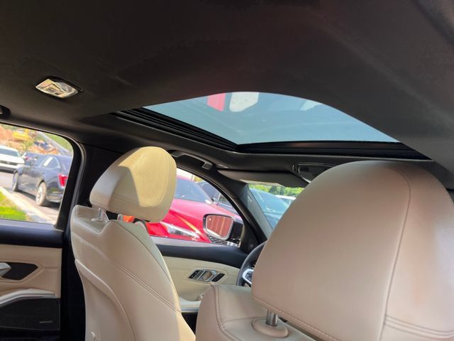 Used 2020 BMW 330i Sedan w/ M Sport Package RWD image 31