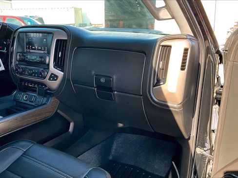 Used 2017 GMC Sierra 2500 Denali w/ Duramax Plus Package image 18